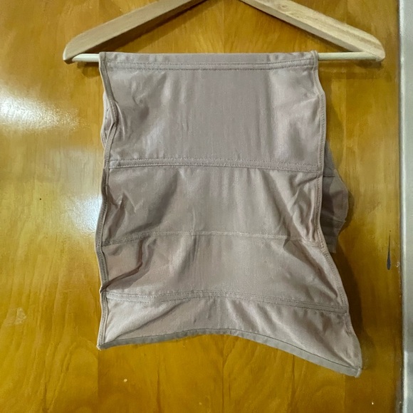 Skims Waist Trainer - Picture 3 of 9